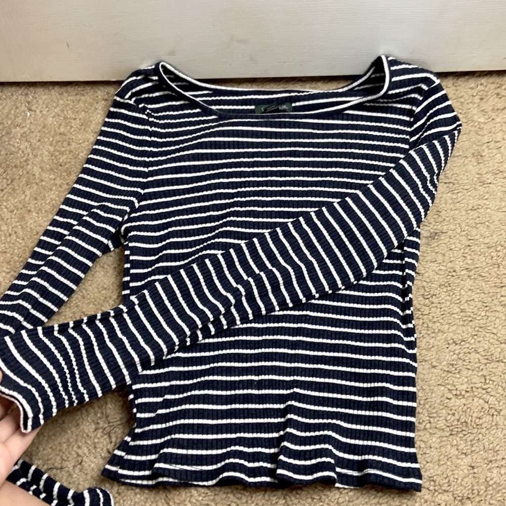 WILD FABLE MEDIUM NAVY BLUE AND WHOTE STRIPES NEVER BEEN WORN